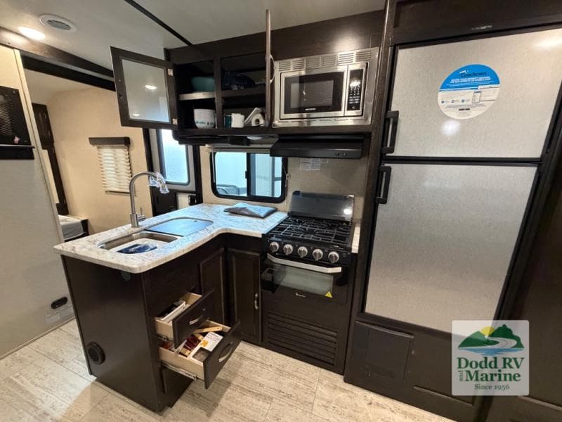 Pre-Owned 2021 Coachmen Spirit 2963BH - photo - 7