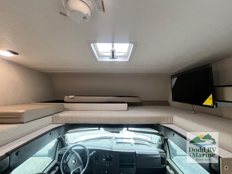 New 2027 Coachmen LEPRECHAUN 210QSS - photo - 11