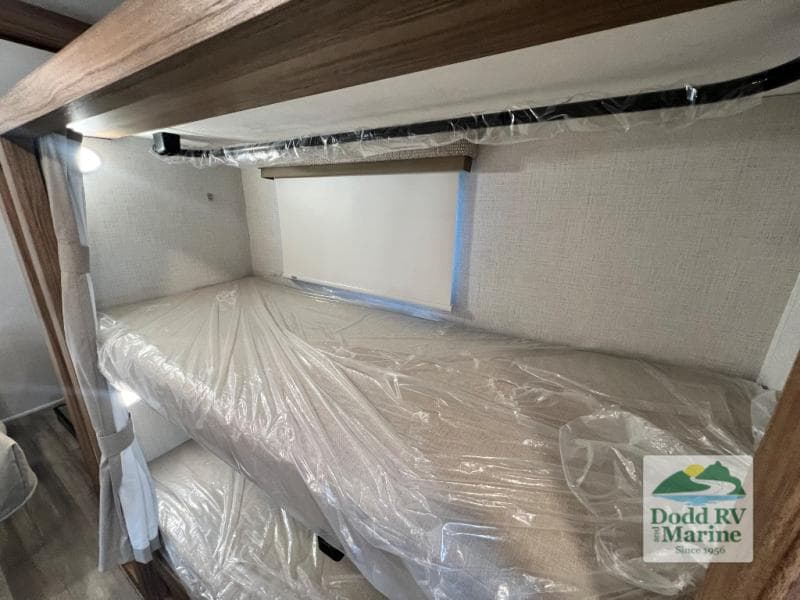 New 2027 Thor Motor Coach FOUR WINDS 31E - photo - 35