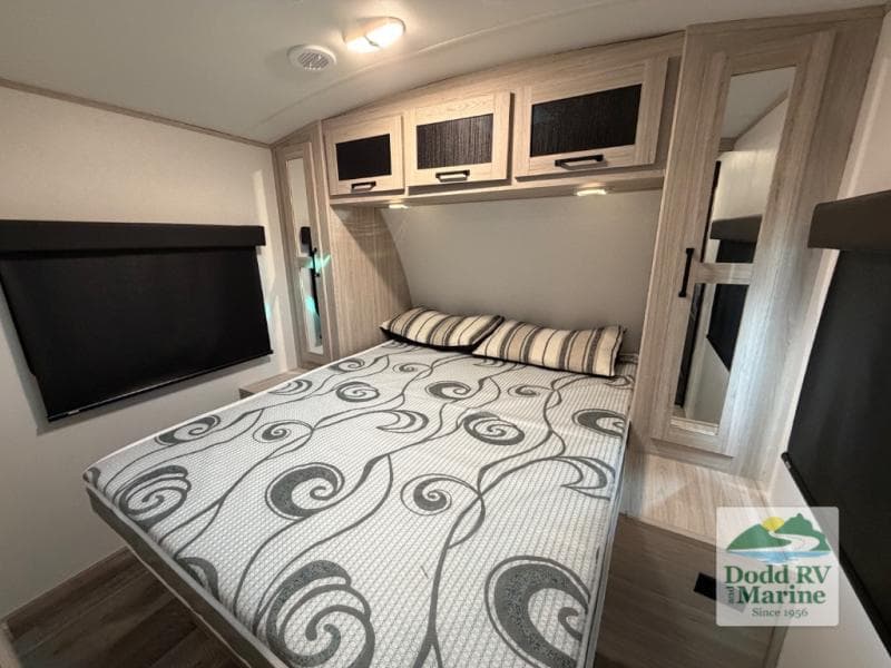 Pre-Owned 2022 Heartland Sundance 265BH - photo - 14