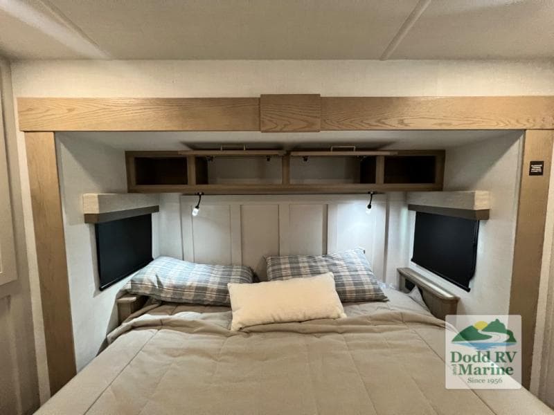 New 2027 Forest River ROCKWOOD SIGNATURE 401SFB - photo - 41