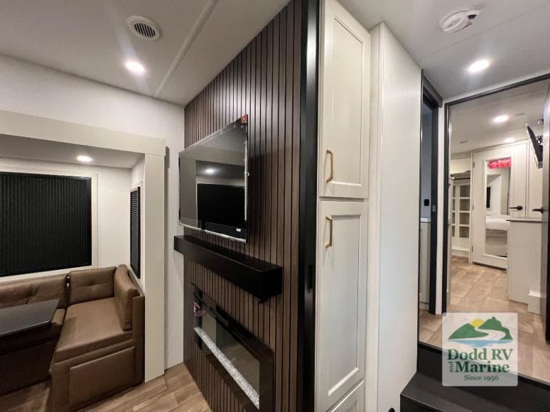 New 2027 Grand Design SOLITUDE INFLUENCE 3904BH - photo - 6
