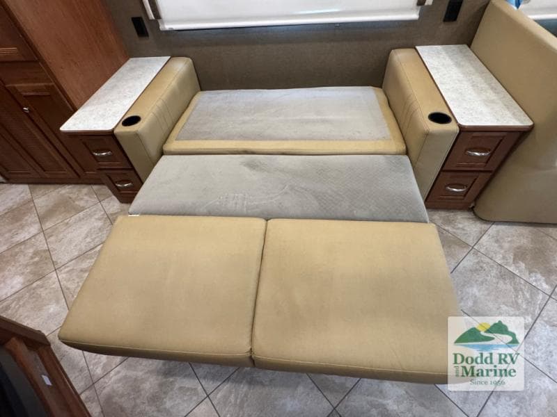 Pre-Owned 2018 Winnebago FORZA 38F - photo - 11