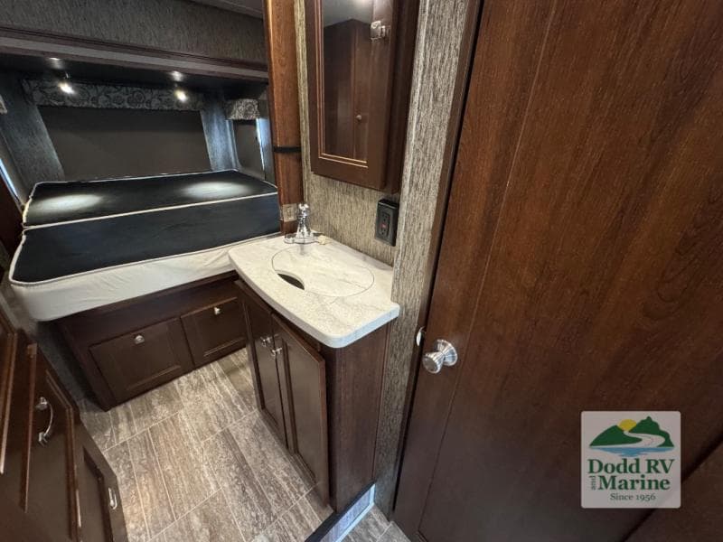 Pre-Owned 2017 Forest River FORESTER 2401R - photo - 11