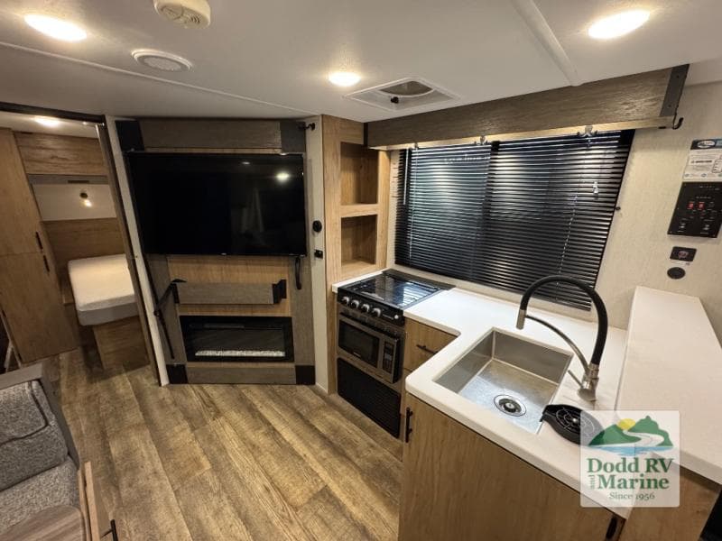 Pre-Owned 2024 Forest River CAMPSITE RESERVE 23LM - photo - 6
