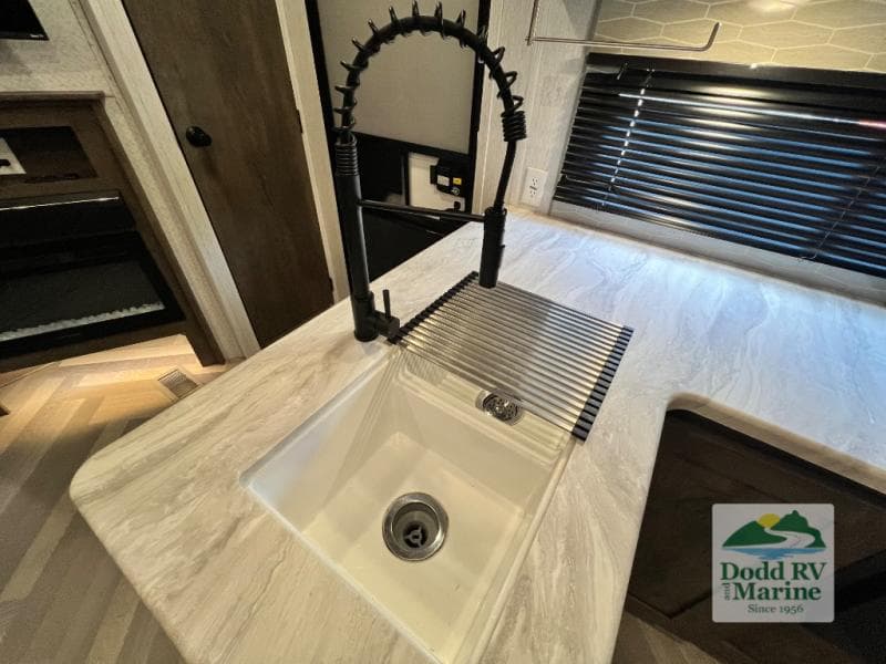 Pre-Owned 2022 Forest River WILDWOOD 26DBUD - photo - 25