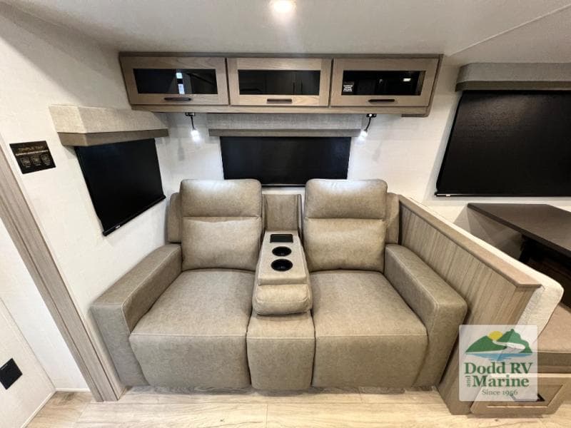 New 2027 Forest River ROCKWOOD ULTRA LITE 2606WS - photo - 6