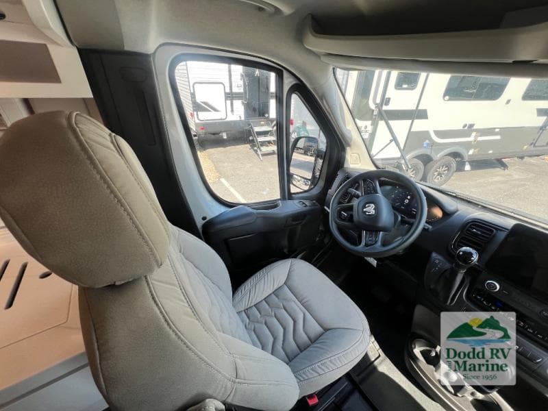 Pre-Owned 2024 Coachmen NOVA 20RB - photo - 7