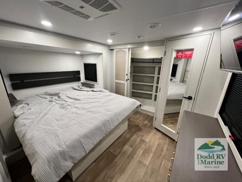 New 2027 Grand Design SOLITUDE INFLUENCE 3904BH - photo - 56