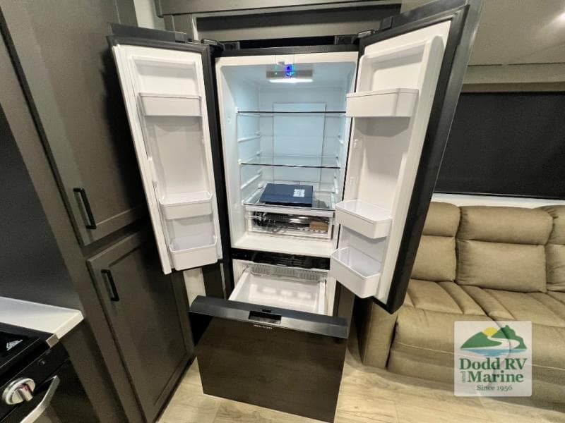 New 2027 Forest River ROCKWOOD ULTRA LITE 2711RK - photo - 11