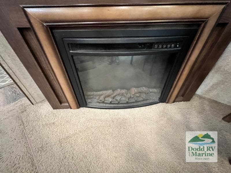 Pre-Owned 2016 Forest River, Inc. WINDJAMMER 3029W - photo - 11