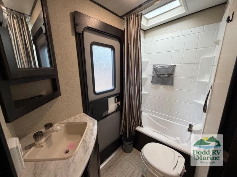 Pre-Owned 2021 Coachmen Spirit 2963BH - photo - 28