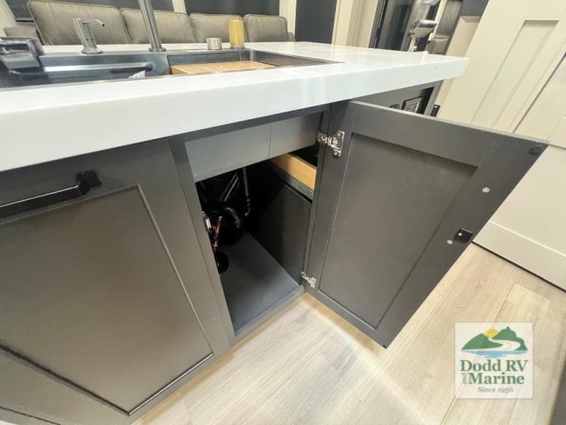 New 2026 Grand Design MOMENTUM 351MS - photo - 22