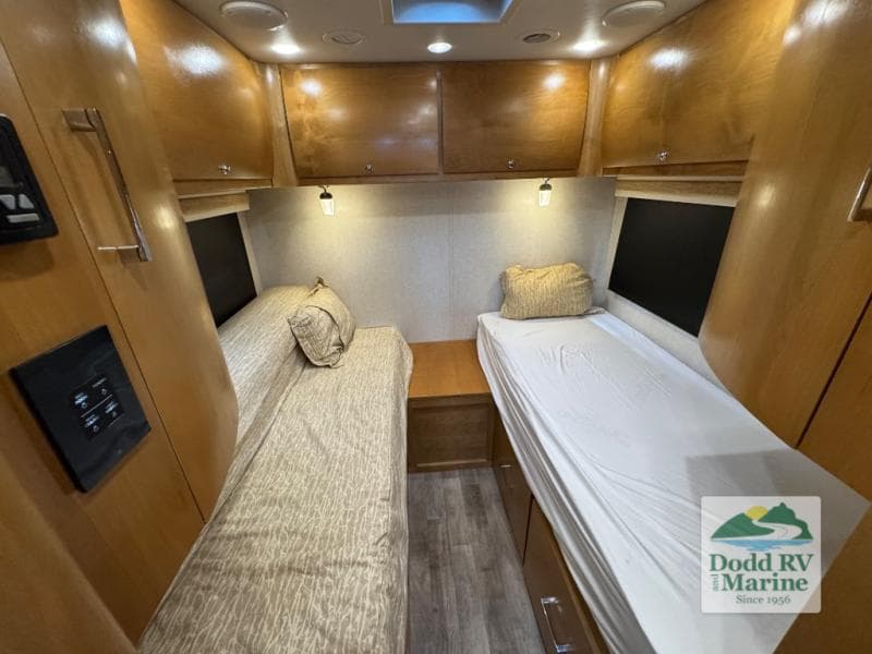 Pre-Owned 2019 Tiffin Wayfarer 24TW - photo - 23