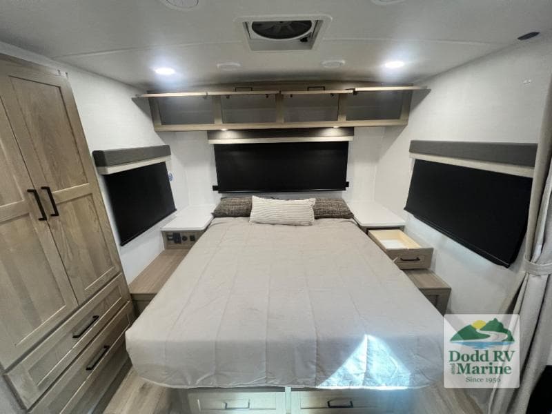 New 2027 Forest River ROCKWOOD MINI LITE 2522FB - photo - 8