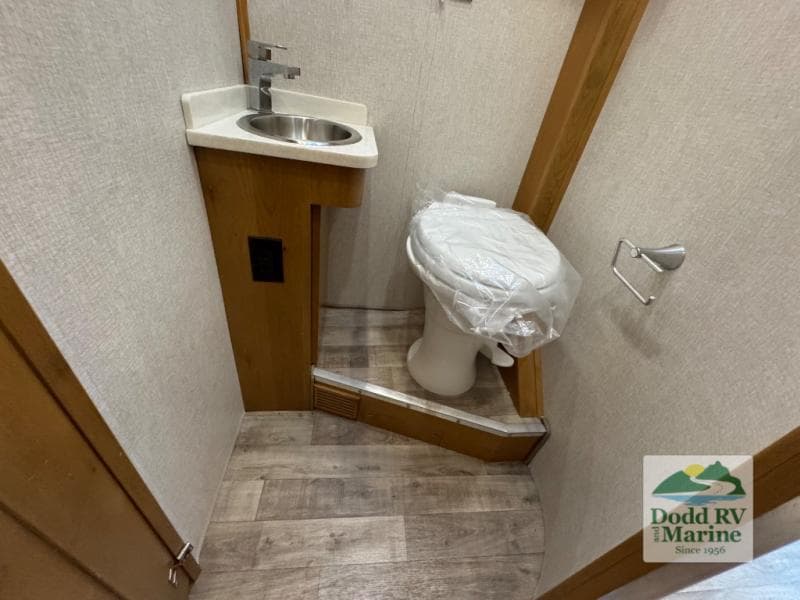 Pre-Owned 2019 Tiffin Wayfarer 24TW - photo - 20