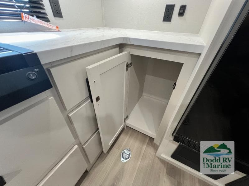 New 2027 Grand Design MOMENTUM MAV 27MAV - photo - 10