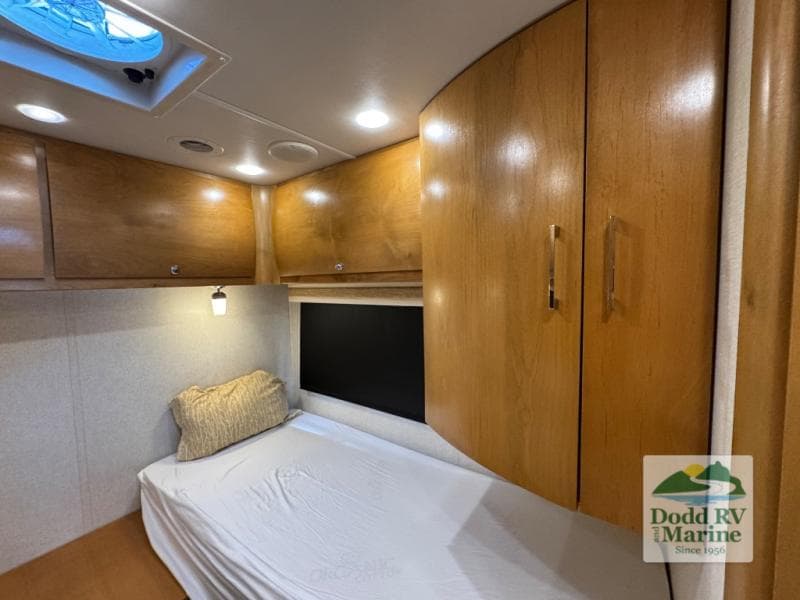 Pre-Owned 2019 Tiffin Wayfarer 24TW - photo - 24