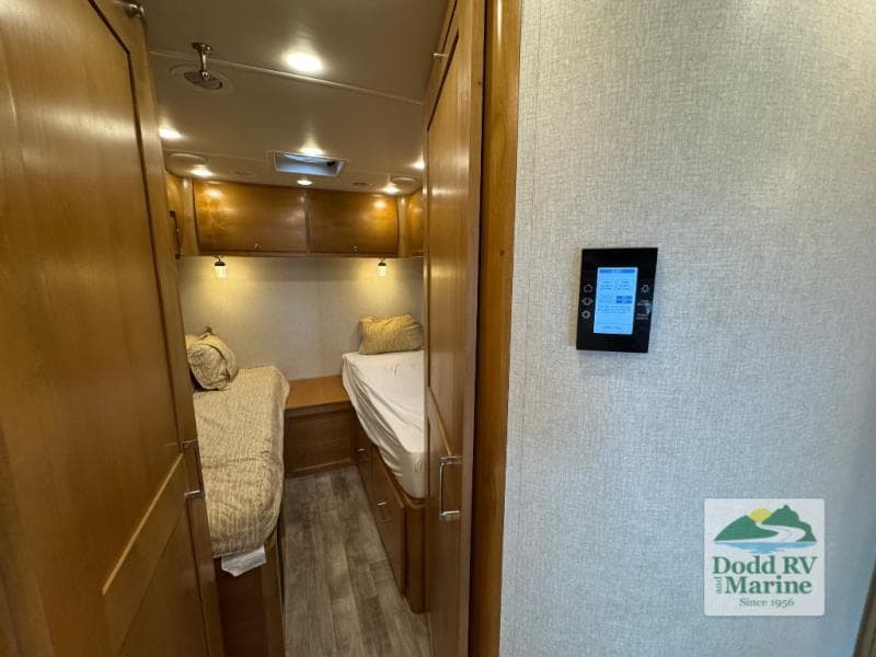 Pre-Owned 2019 Tiffin Wayfarer 24TW - photo - 17