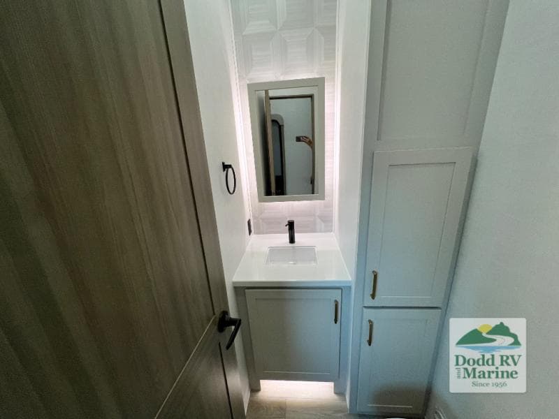 New 2027 Forest River ROCKWOOD SIGNATURE 401SFB - photo - 34