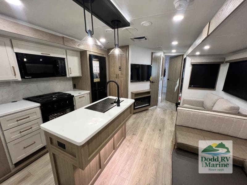 New 2027 Forest River ROCKWOOD SIGNATURE 8336BH - photo - 6