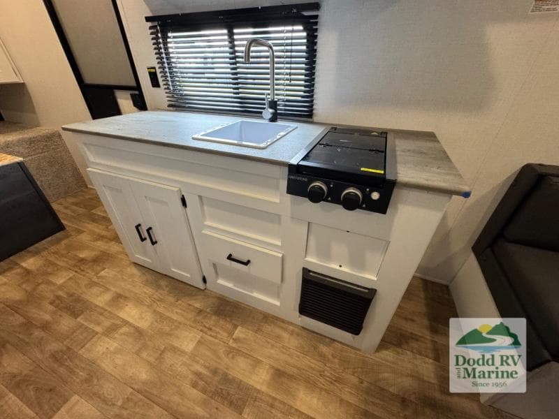 Pre-Owned 2023 Keystone Hideout 177RD - photo - 10