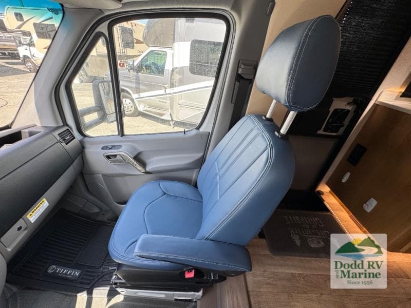 Pre-Owned 2019 Tiffin Wayfarer 24TW - photo - 9