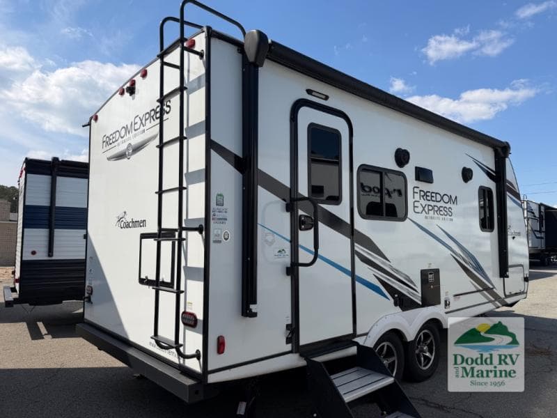 Pre-Owned 2023 Coachman Freedom Express 192RBS - photo - 31