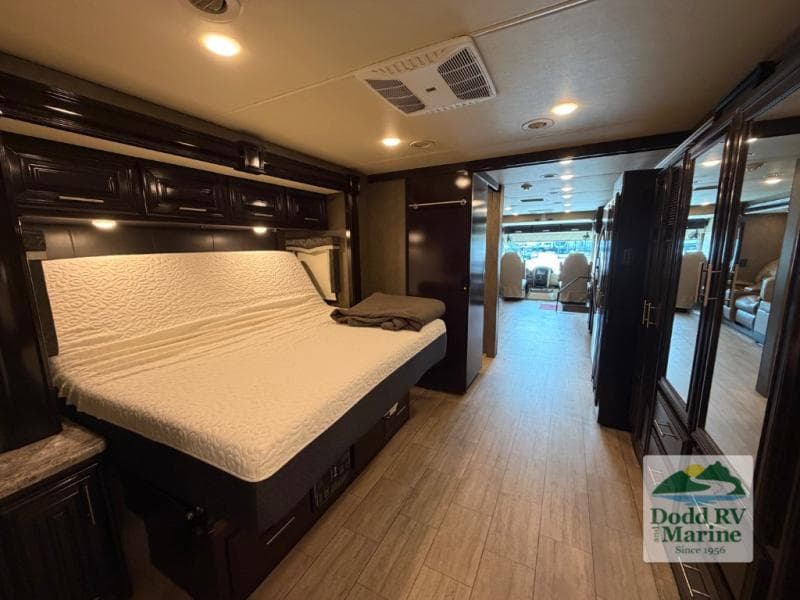 Pre-Owned 2019 Thor Motor Coach Challenger 37FH - photo - 28