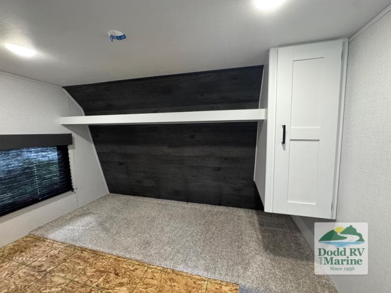 Pre-Owned 2023 Keystone Hideout 177RD - photo - 14