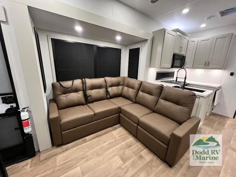 New 2027 Grand Design SOLITUDE INFLUENCE 3904BH - photo - 12