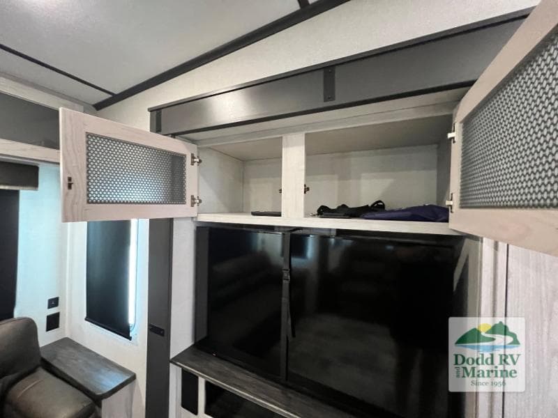 Pre-Owned 2022 Keystone MONTANA 331RL - photo - 26