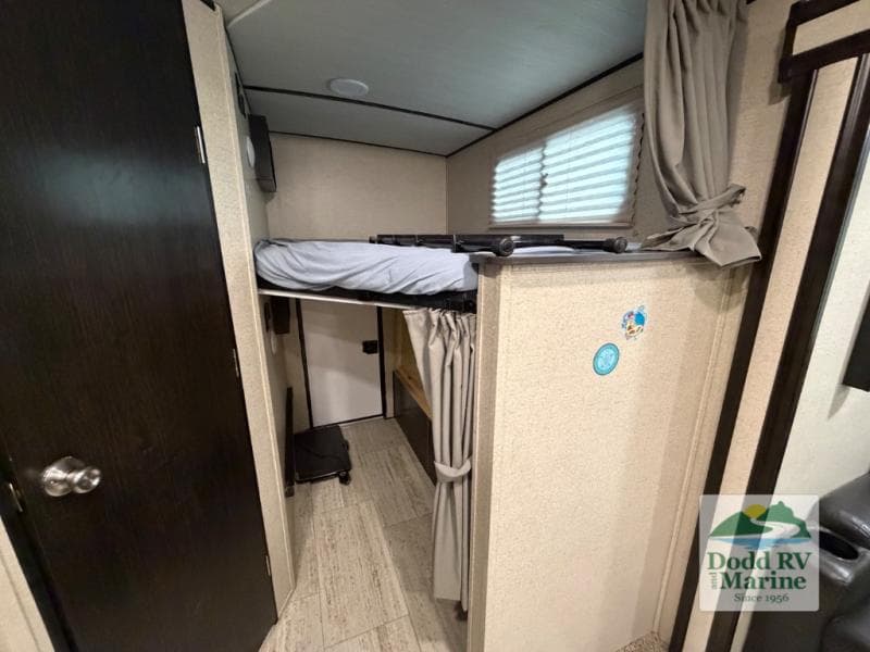 Pre-Owned 2021 Coachmen Spirit 2963BH - photo - 24