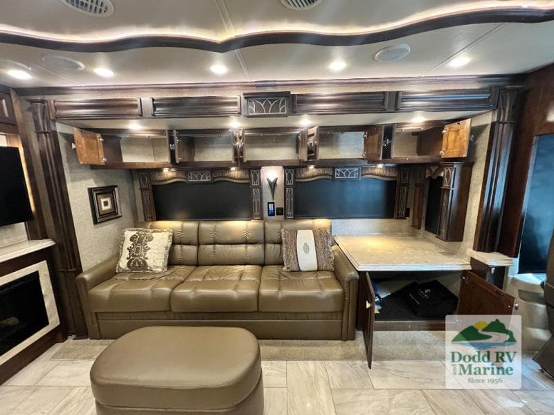 Pre-Owned 2017 Tiffin ALLEGRO BUS 37AP - photo - 10