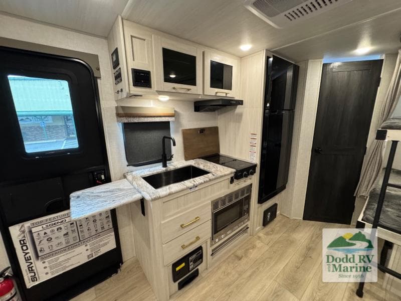 Pre-Owned 2024 Forest River SURVEYOR LEGEND 19BHLE - photo - 9