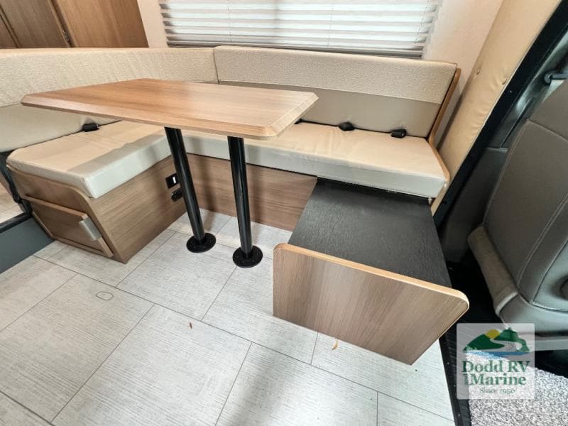 New 2027 Coachmen LEPRECHAUN 210QSS - photo - 15