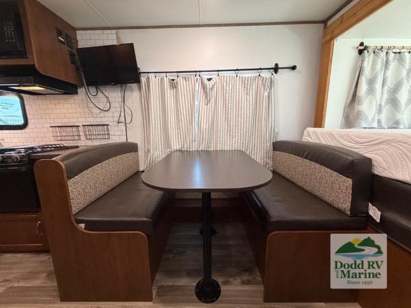 Pre-Owned 2017 Jayco Jayfeather X213 - photo - 11