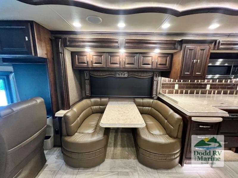 Pre-Owned 2017 Tiffin ALLEGRO BUS 37AP - photo - 11