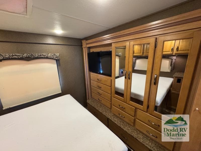 Pre-Owned 2016 Thor Four Winds 31W - photo - 31