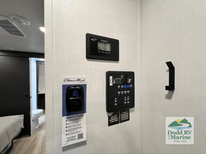New 2027 Forest River ROCKWOOD ULTRA LITE 2711RK - photo - 44