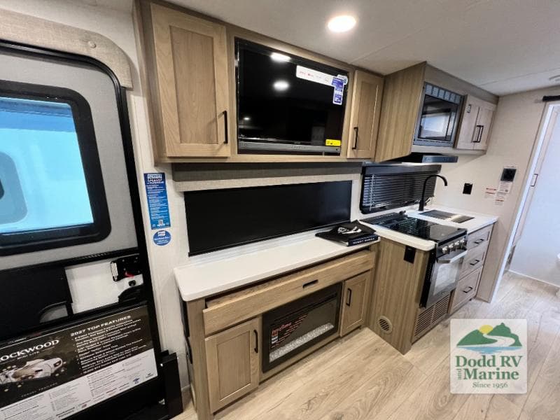 New 2027 Forest River ROCKWOOD MINI LITE 2524FBT - photo - 12