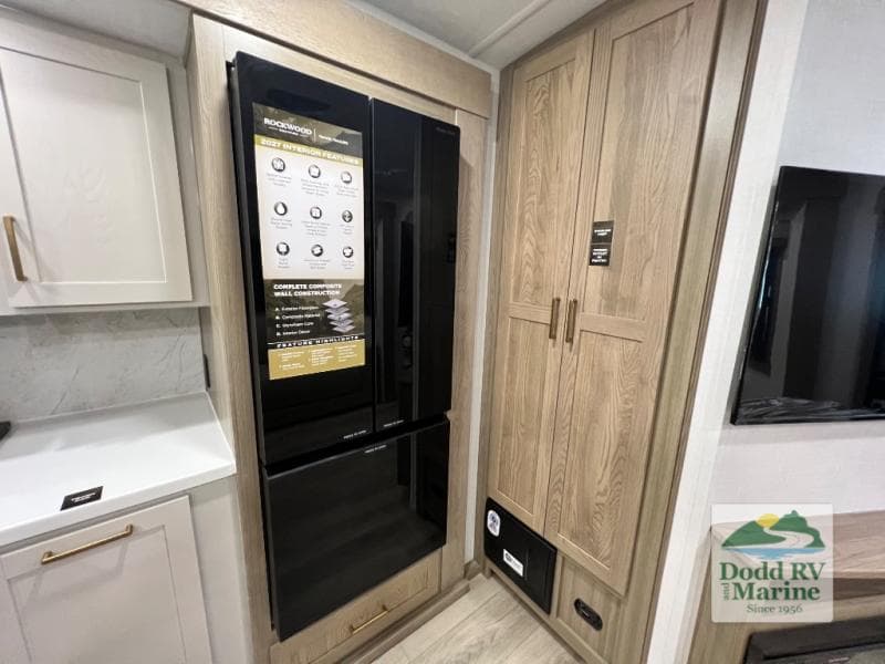 New 2027 Forest River ROCKWOOD SIGNATURE 8336BH - photo - 34