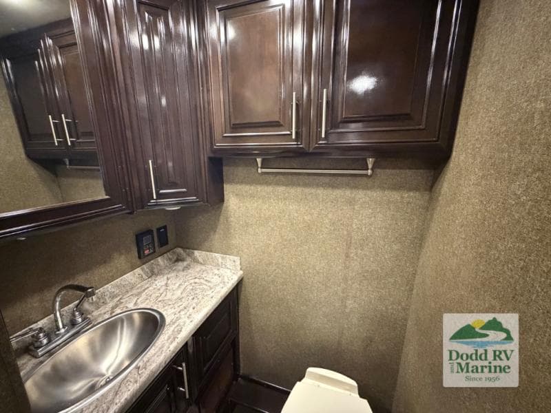 Pre-Owned 2019 Thor Motor Coach Challenger 37FH - photo - 21