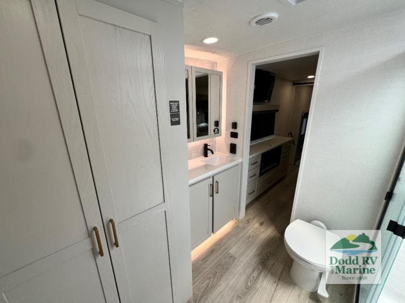 New 2027 Forest River ROCKWOOD SIGNATURE 401SFB - photo - 50