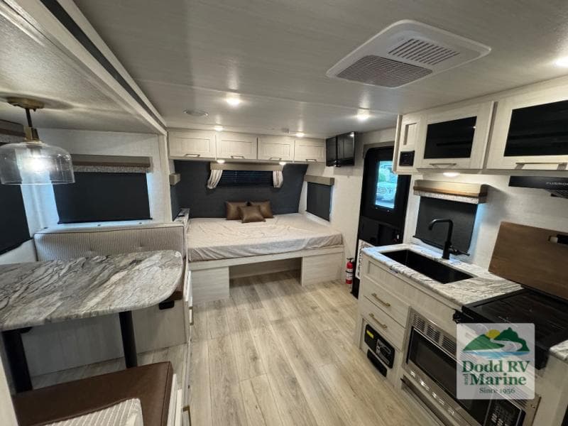 2024 Forest River SURVEYOR LEGEND 19BHLE Photo in Yorktown VA 23692