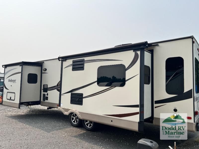 Pre-Owned 2016 Forest River, Inc. WINDJAMMER 3029W - photo - 41