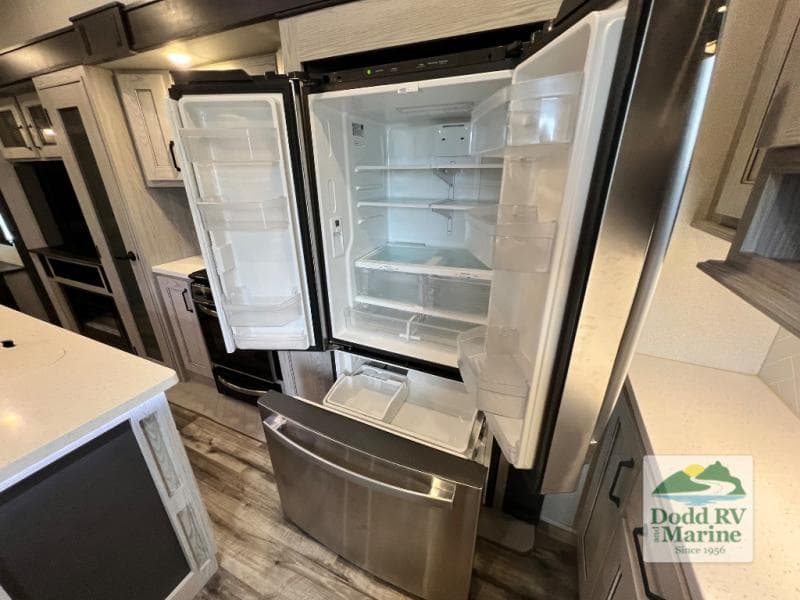 Pre-Owned 2022 Keystone MONTANA 331RL - photo - 12