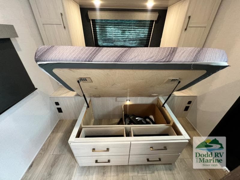 Pre-Owned 2026 Forest River, Inc. Surveyor Legend 303BHLE - photo - 34