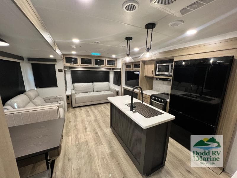 New 2027 Forest River ROCKWOOD ULTRA LITE RLT2916RL - photo - 5