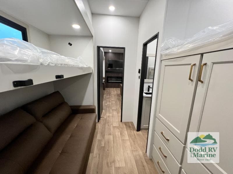 New 2027 Grand Design SOLITUDE INFLUENCE 3904BH - photo - 37